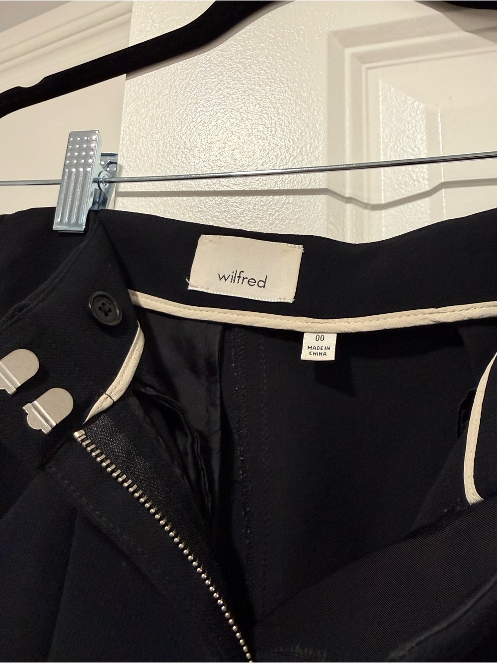 ARITZIA Wilfred Clover Carrot Pant - Dark Knight Navy (Black)